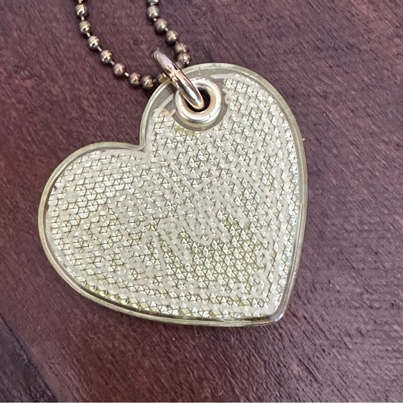 Coach Poppy Heart Hangtag - Picture 4 of 8